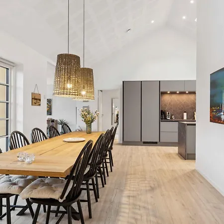 Villa Bright And Lovely In *