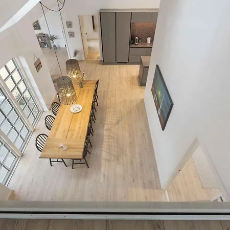 Villa Bright And Lovely In *