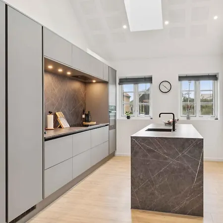 Villa Bright And Lovely In *