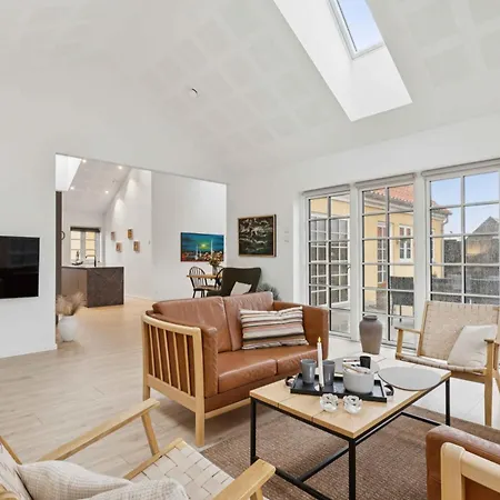 Bright And Lovely In * Σκάγκεν