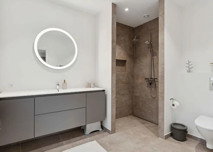 Bright And Lovely In Βίλα